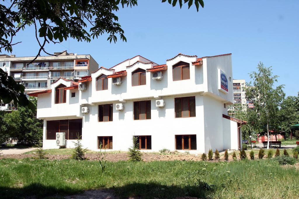 Interrum Hotel Ράζγκραντ Εξωτερικό φωτογραφία